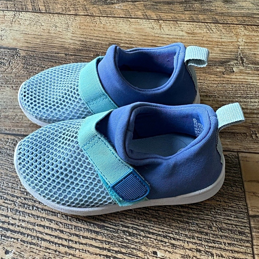 Cat & Jack Toddler Water Shoes Blue Mesh Hook & Loop Strap Sneakers Size 6
